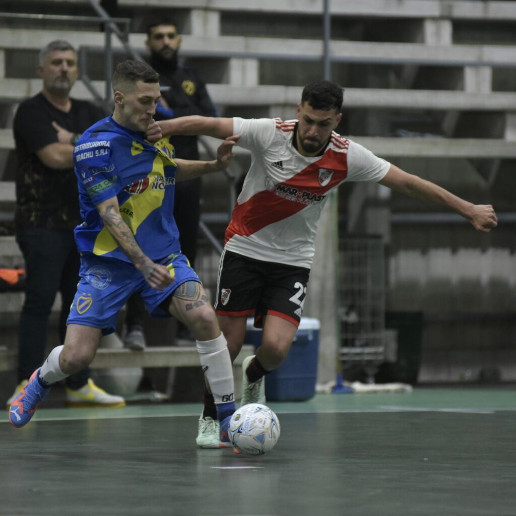 Lee más sobre el artículo Futsal: Impecable jornada de River ante Franja de Oro